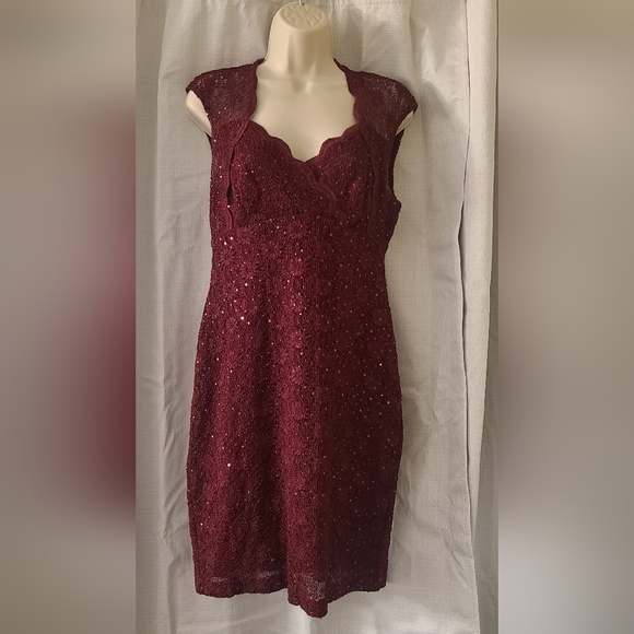 PETITE SZ 8 burgundy Cocktail Dress - Picture 1 of 4